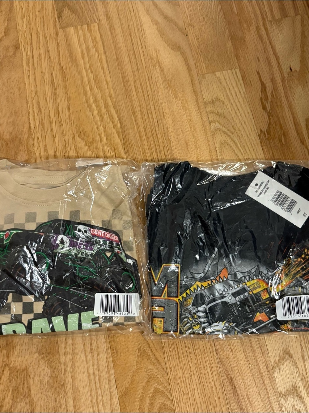 Monster Jam T-shirt Bundle NEW 2T Gravedigger Max-D